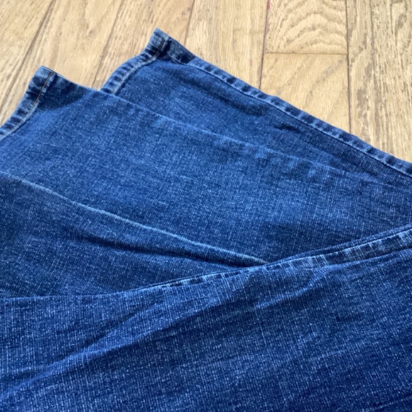 Vintage Guess women’s jeans, mid rise, flare leg, some stretch, 28” waist - Picture 3 of 6